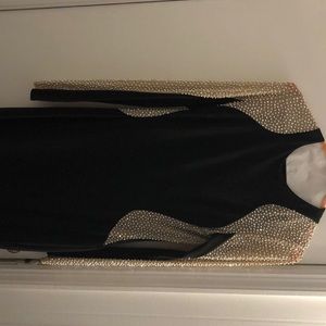 Dress only worn once! Won’t wanna miss this deal!